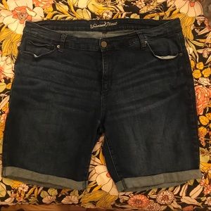 Universal Thread Target Jean Shorts